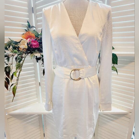 LULUS WHITE SILK LIKE BELTED LINED NEW DRESS SIZE SMALL - Picture 1 of 7